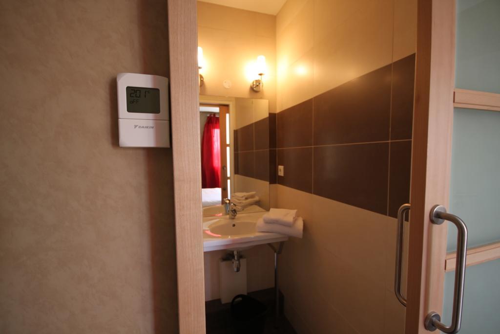 Hotel D'Arcins Latresne Стая снимка