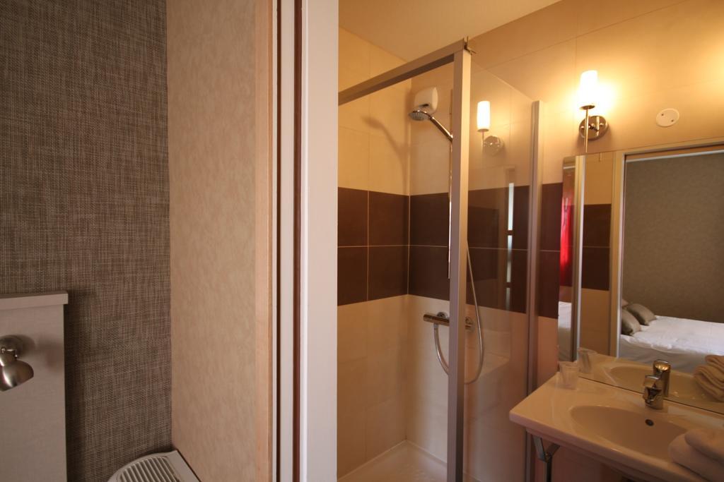 Hotel D'Arcins Latresne Стая снимка